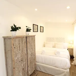 Centre Mediterranean House- 5 Bedroom, 4 Bathroom, Terrace Courtyard, Private Rooptop Pool Holiday home Sitges